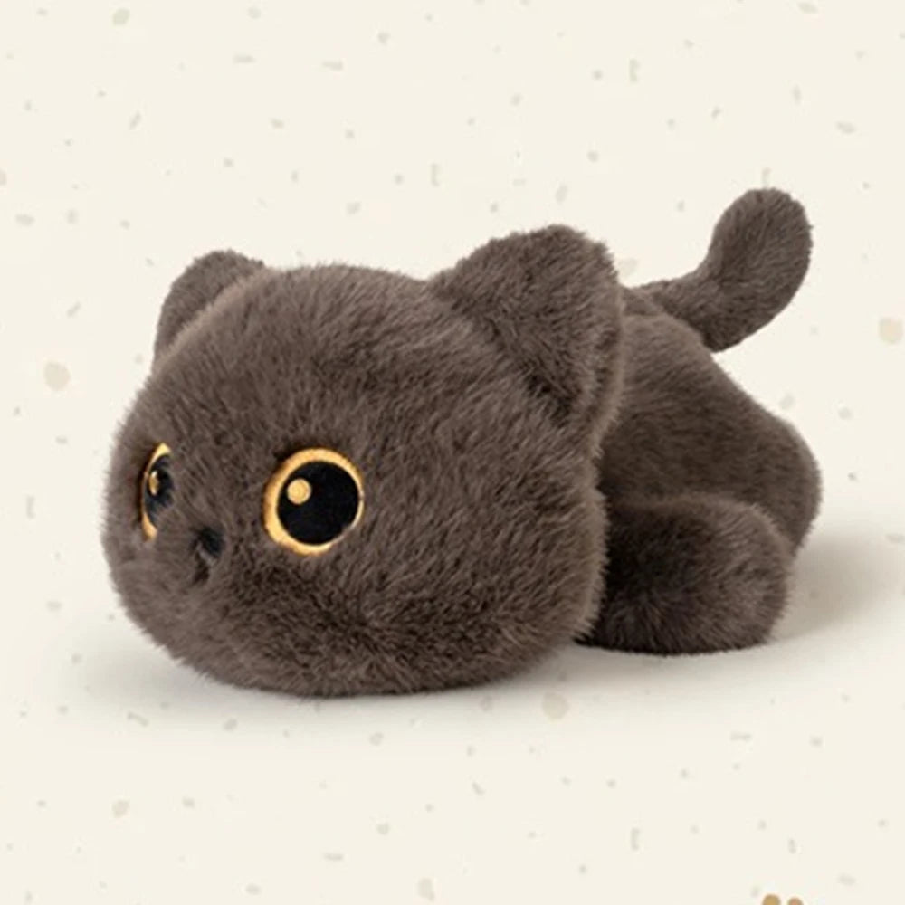 Peluche chat gris couché aux yeux dorés