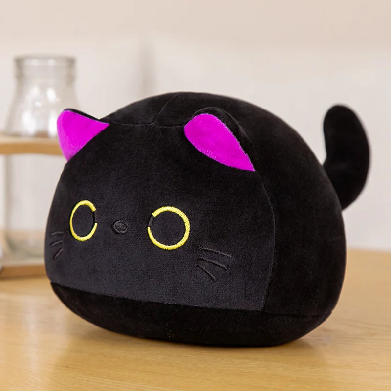 Peluche chat noir tout rond aux oreilles violettes